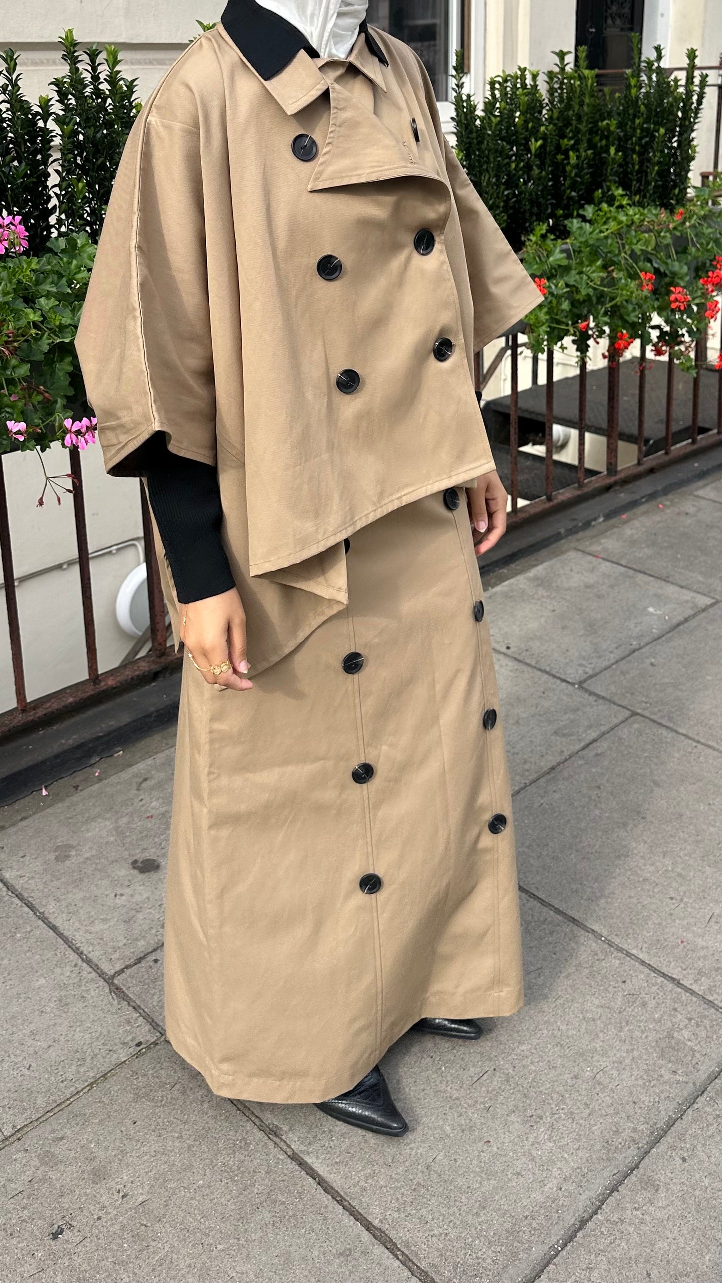 Cape trench set