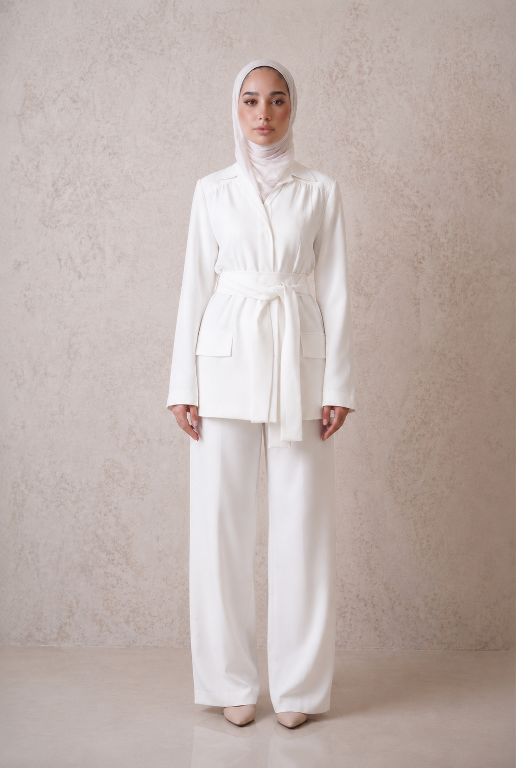 Talia set off white